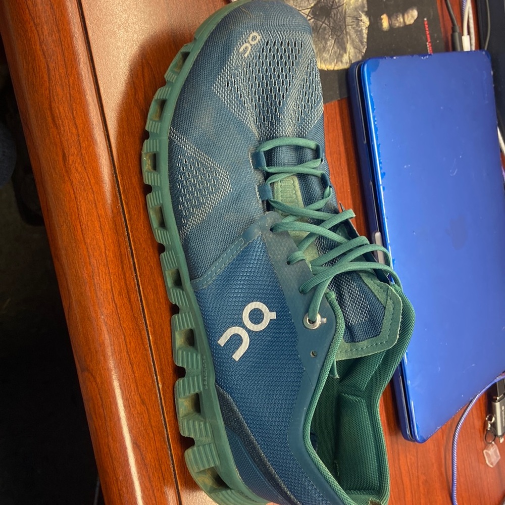 On Cloud size 10